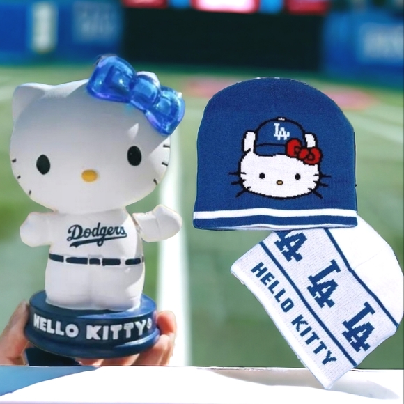 Hello Kitty Los Angeles Dodgers  Light Up Bobblehead/Beanie Bundle - Picture 3 of 9